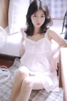 老是夹腿自慰一边屁股疼女人